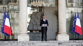 Алексис Колер объявляет имена министров нового кабинета министров во дворе Елисейского дворца. Фото Reuters