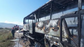 Подбитый азербайджанскими ВС автобус в армянском Варденисе. Фото Объединенного инфоцентра