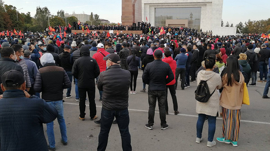 На центральной площади Бишкека Ала-Тоо. Фото ТАСС