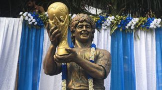 Памятник Марадоне в Калькутте. Фото AFP