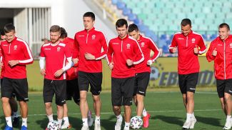 Тренировка белорусских футболистов в Болгарии. Фото АБФФ