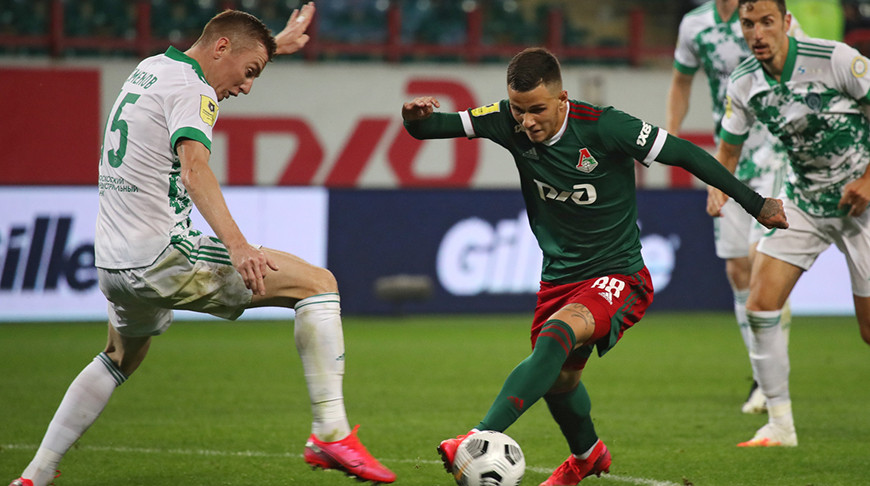 Виталий Лисакович угрожает воротам "Ахмата". Фото ФК "Локомотив"