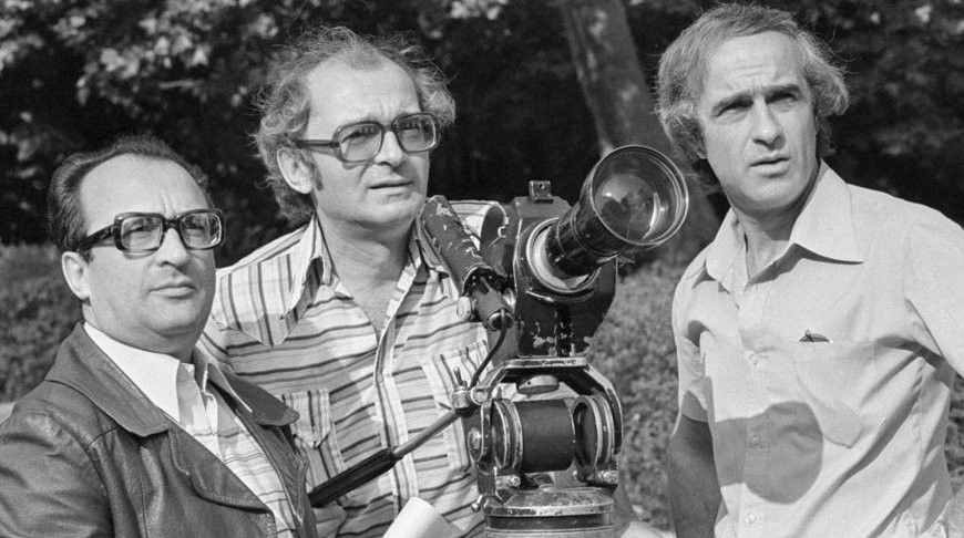  Режиссер Константин Бромберг (слева) с кинооператорами на съемках фильма "Приключения Электроника", 1980-е годы. Фото ТАСС  