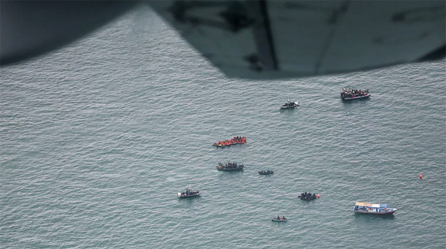 Поисково-спасательная операция в районе вероятного крушения самолета. Фото  Reuters 