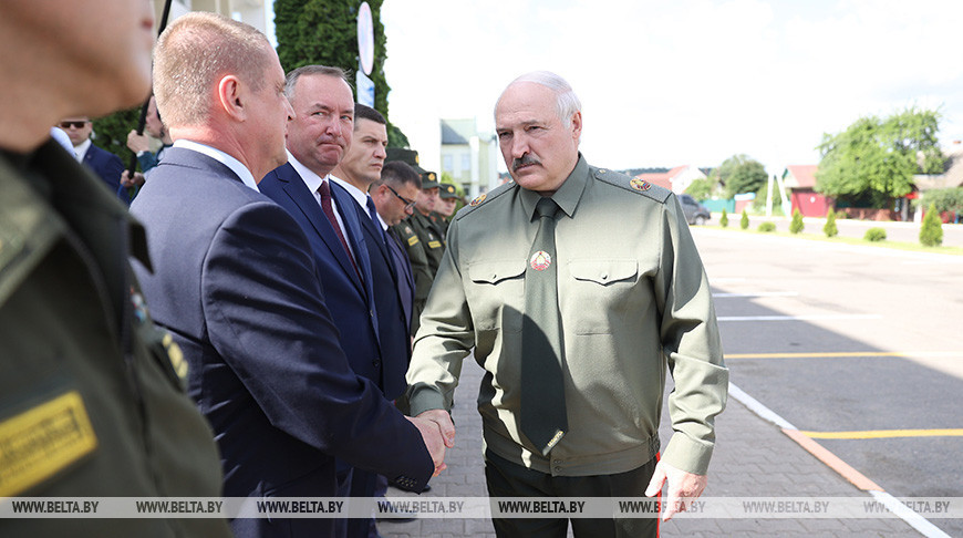 Александр Лукашенко в Шклове проводит встречу по вопросам территориальной обороны