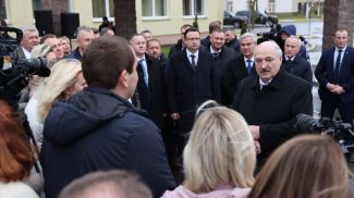 Александр Лукашенко во время встречи с работниками оршанской городской больницы №1 имени Семашко