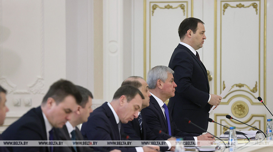 Роман Головченко во время совещания
