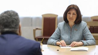 Наталья Кочанова во время встречи