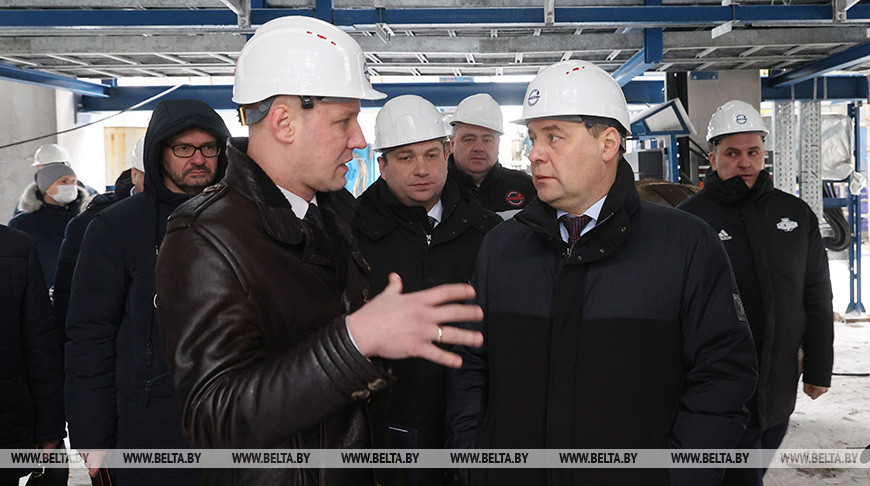 Роман Головченко (справа) во время посещения установки
