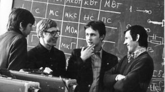 Будущие радиофизики комсомольцы В. Ярошевич, В. Карпилович и С. Протас, 1979 год