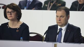Председатель БСЖ Елена Богдан и премьер-министр Республики Беларусь Роман Головченко