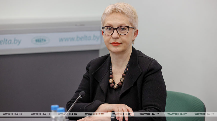 Лариса Данилова во время круглого стола