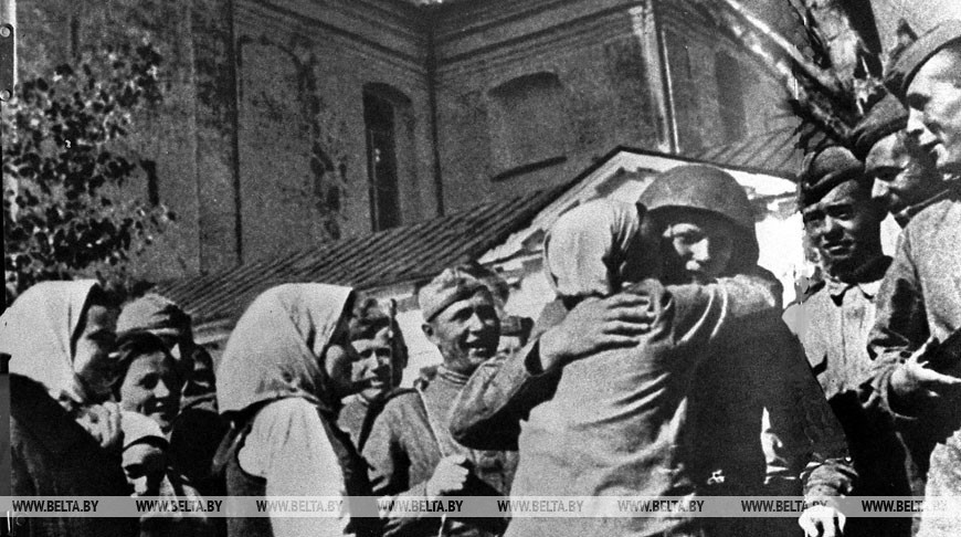 Операция "Багратион". Жители Полоцка встречают воинов-освободителей, 1944 год
