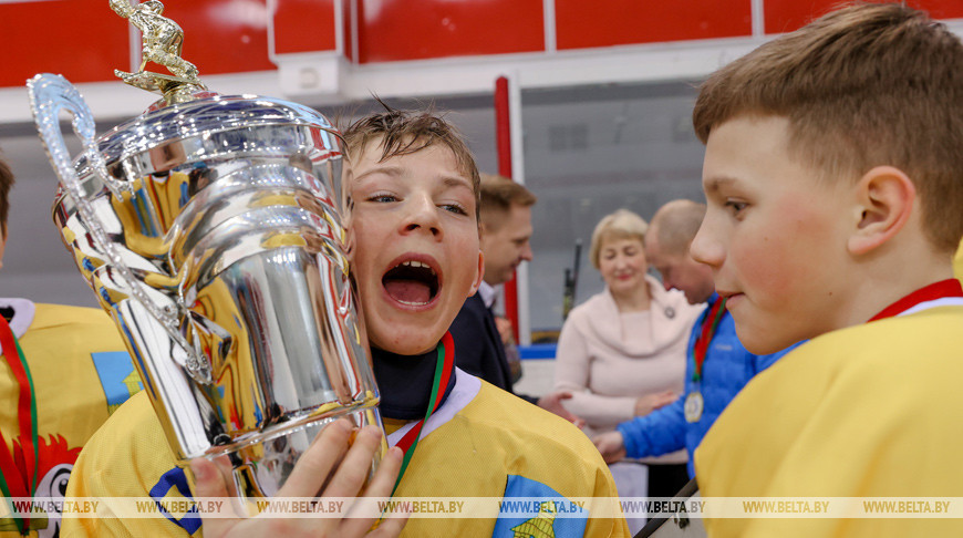 Команда "Алмаз" из Дятловского района выиграл Золотую шайбу в младшей возрастной группе дивизиона Б, 2021 год