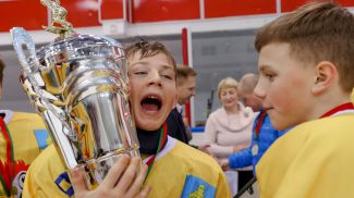 Команда &quot;Алмаз&quot; из Дятловского района выиграл Золотую шайбу в младшей возрастной группе дивизиона Б, 2021 год