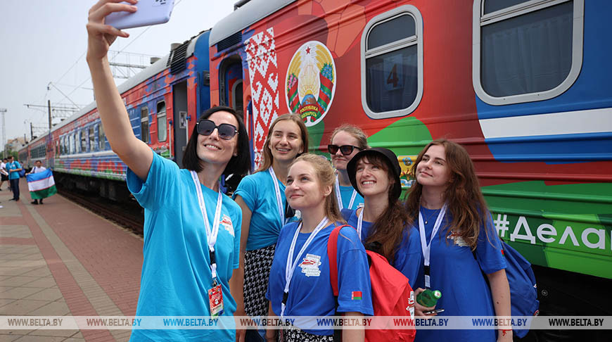 Участники проекта на железнодорожном вокзале в Гродно
