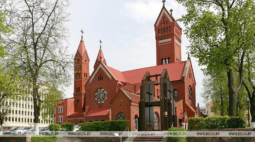Костел святого Симеона и святой Елены (Красный костел) в Минске. Фото из архива