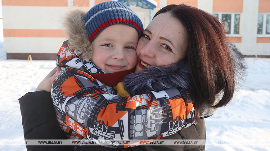 Оксана Денисова с сыном Матвеем. Фото из архива