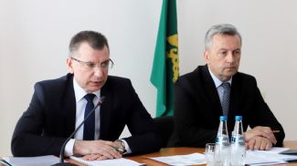 Председатель Государственного таможенного комитета Владимир Орловский (слева) посетил Брестскую область. Фото ГТК