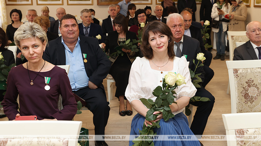 Во время вручения медалей православной церкви "Патриаршая благодарность"