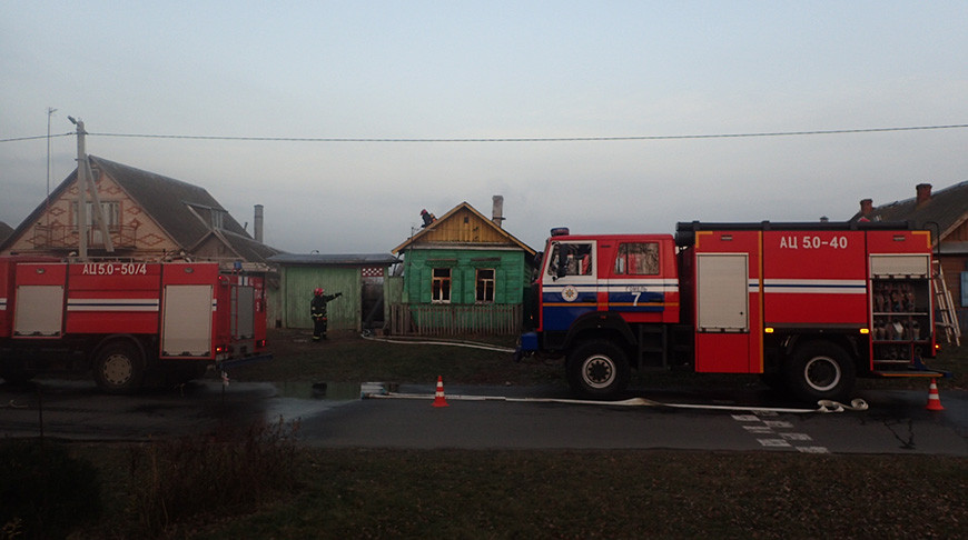 Пожар дома в агрогородке Урицкое. Фото МЧС