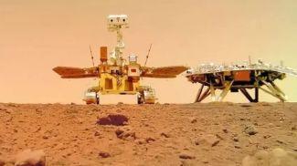 Китайский марсоход прислал &quot;селфи&quot; и фото с Марса. Фото CNSA