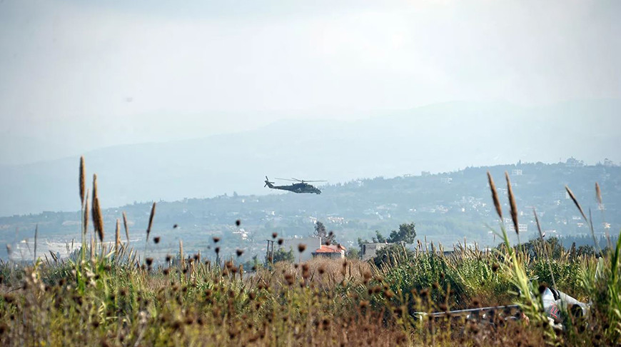 Российский вертолет патрулирует окрестности авиабазы, Сирия. Фото из архива  РИА Новости 