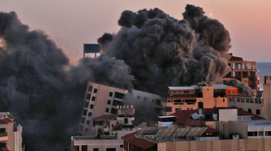 В результате удара по сектору Газа было разрушено высотное здание, где находились офисы движения ХАМАС. Фото  AFP 