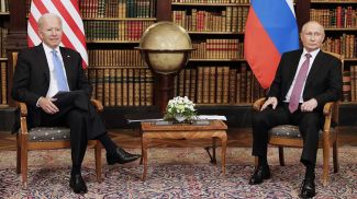 Джо Байден и Владимир Путин. Фото ТАСС