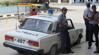Полиция Кубы. Фото Dickelbers