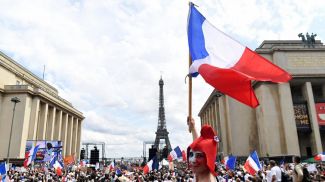 Протест в Париже против ужесточения карантинных ограничений. Фото Getty Images
