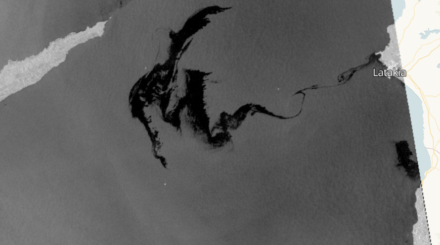 Спутниковый снимок нефтяного пятна, движущегося в направлении Кипра. Фото из открытых источников