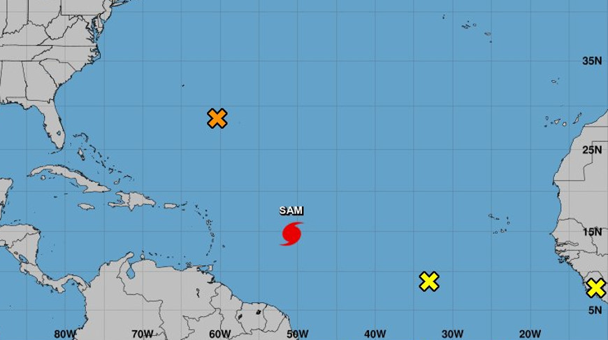 Скриншот карты Национального центра по наблюдению за ураганами США
