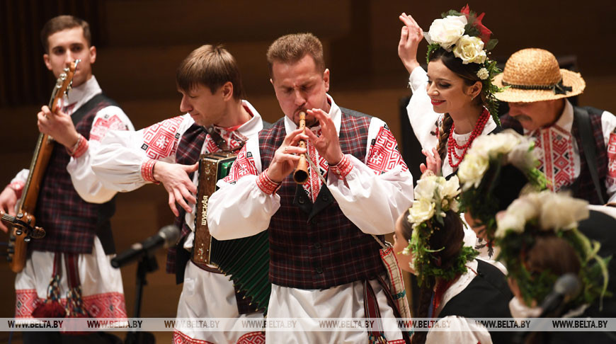 Выступление фольклорной группы Белорусской государственной филармонии "Купалинка". Фото из архива