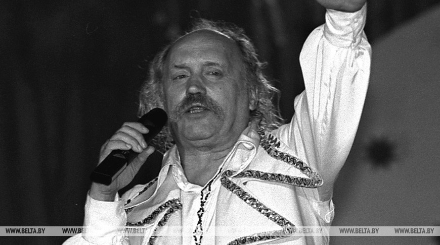 Владимир Мулявин на заключительном концерте фестиваля "Славянский базар в Витебске". 1998 год