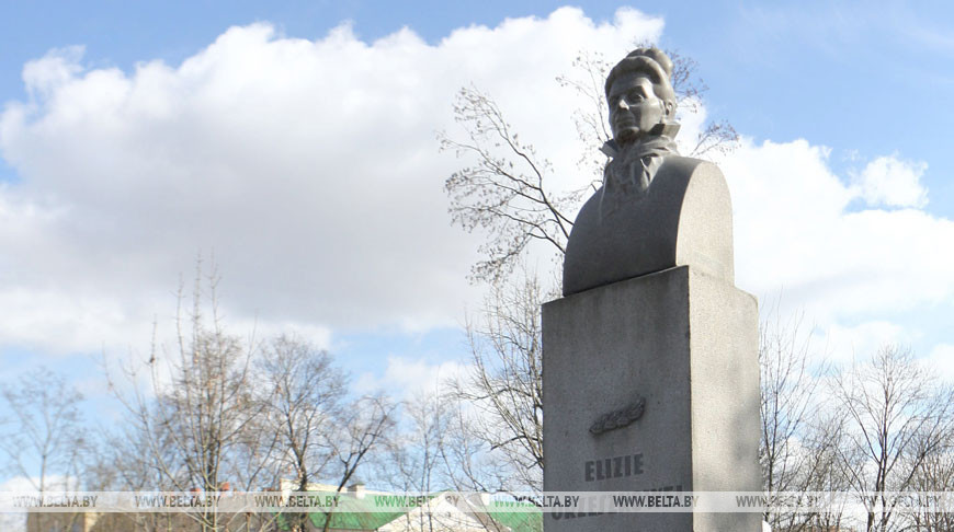 Памятник Элизе Ожешко в Гродно. Фото из архива