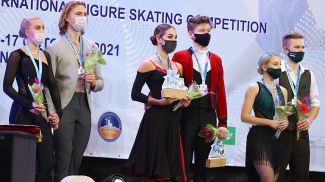 Церемония награждения соревнований в танцах на льду (юниоры,юниорки)