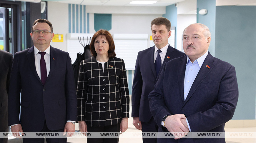 Александр Лукашенко во время посещения центра