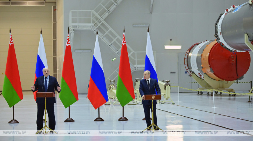 Александр Лукашенко и Владимир Путин после завершения переговоров