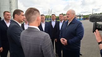 Александр Лукашенко во время посещения сельскохозяйственного филиала ОАО &quot;Минскоблагросервис&quot;