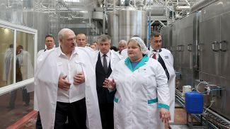 Александр Лукашенко ознакомился с производством сыров в Поставах