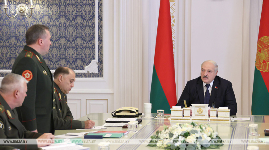 Президент Беларуси Александр Лукашенко 10 октября собрал совещание по вопросам безопасности страны