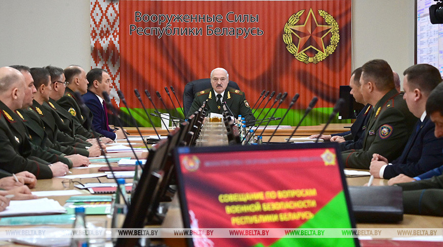 Президент Беларуси Александр Лукашенко 4 октября собрал совещание по вопросам военной безопасности