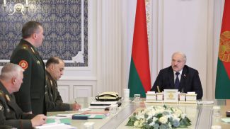 Президент Беларуси Александр Лукашенко 10 октября собрал совещание по вопросам безопасности страны