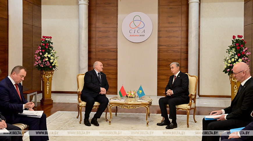 Александр Лукашенко и Касым-Жомарт Токаев во время встречи