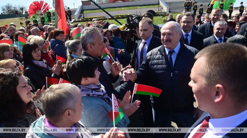 Александр Лукашенко пообщался с жителями Чечерского района