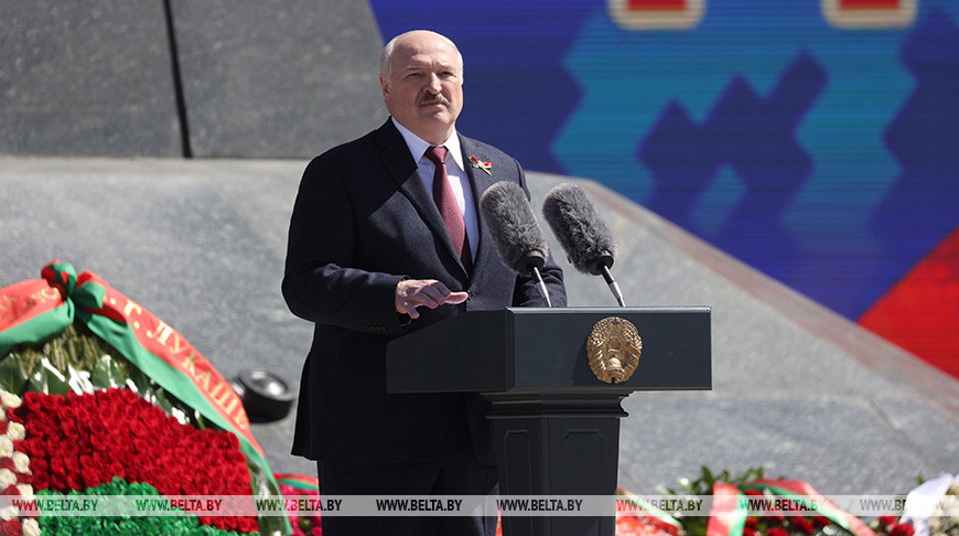 Александр Лукашенко во время выступления на мероприятии в День Победы