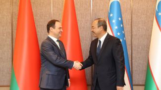 Премьер-министр Роман Головченко и премьер-министр Узбекистана Абдулла Арипов