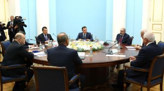 Во время встречи глав правительств стран ЕАЭС с Президентом Армении Ваагном Хачатуряном