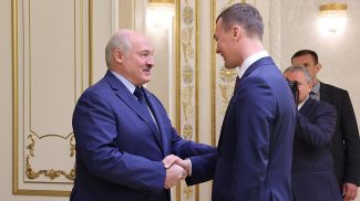 Александр Лукашенко и Михаил Дегтярев